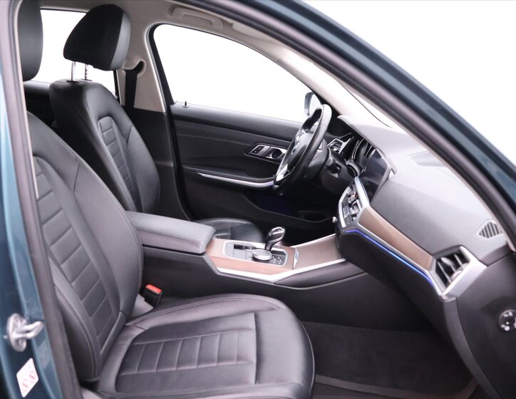 BMW Řada 3 Sedan / Limuzína 3,0 l 195 kw