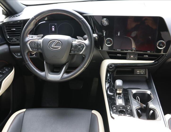 Lexus NX 450h+ 8