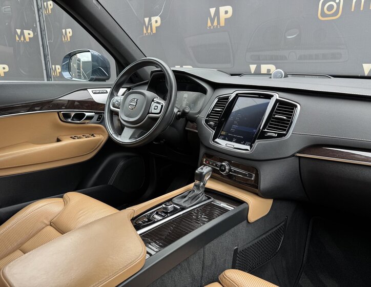 Volvo XC90 SUV / Terénní 2,0 l 173 kw