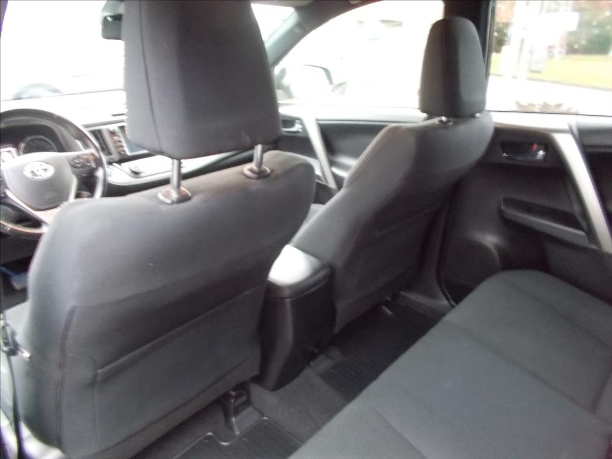 Toyota RAV4 SUV 2,5 l 114 kw