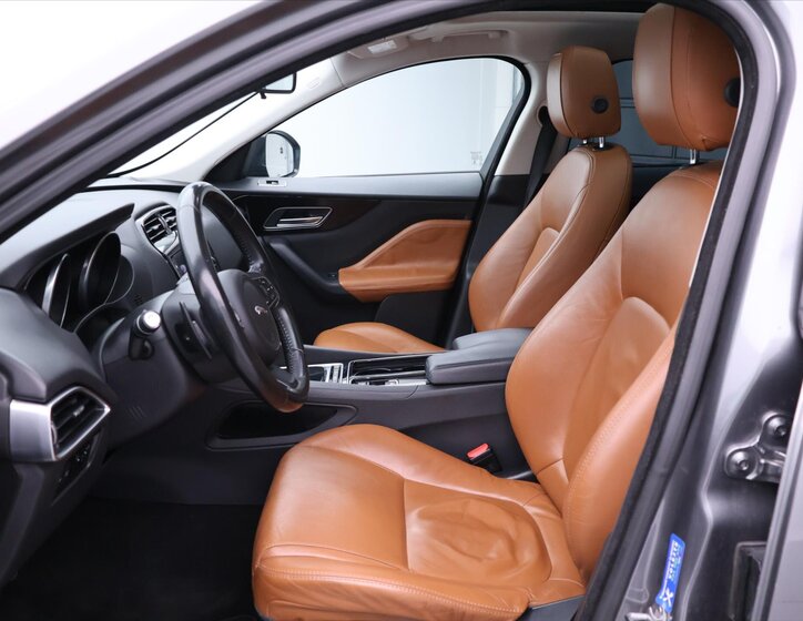 Jaguar F-Pace SUV 2,0 l 132 kw