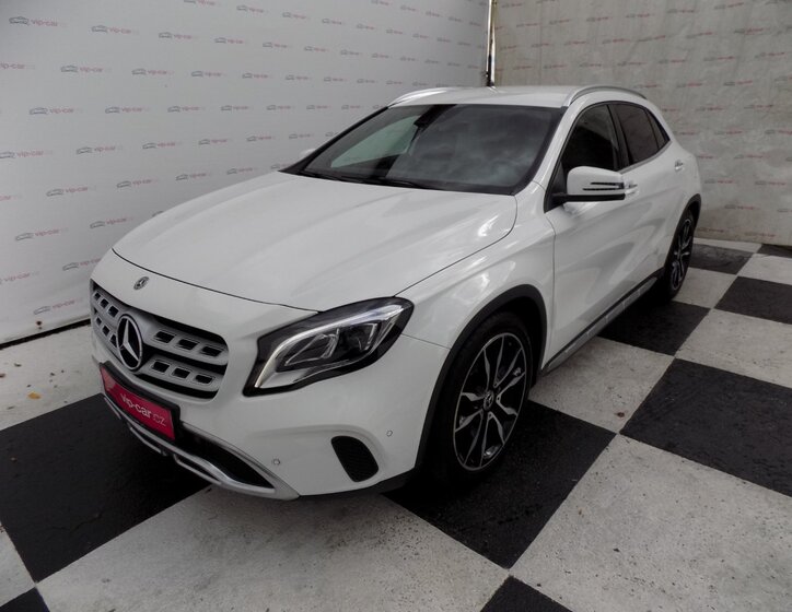 Mercedes-Benz GLA 1