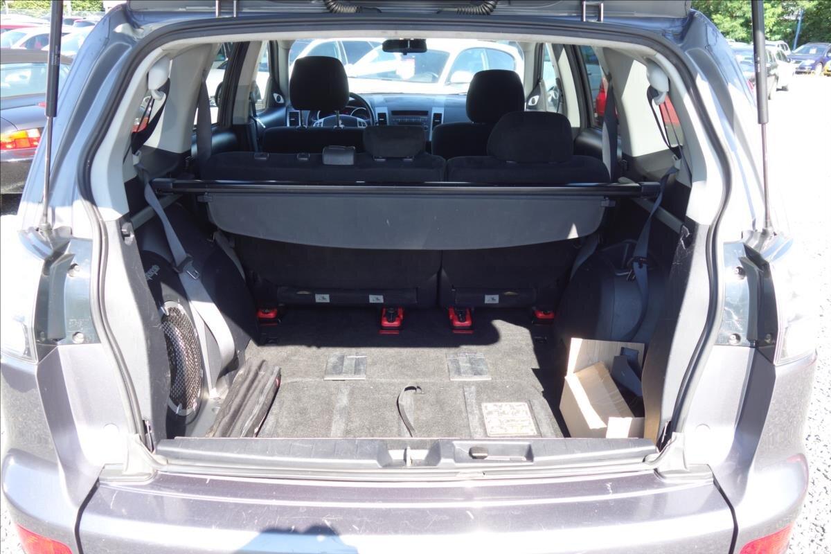 Mitsubishi Outlander SUV 2,0 l 103 kw