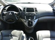Mitsubishi Grandis 12