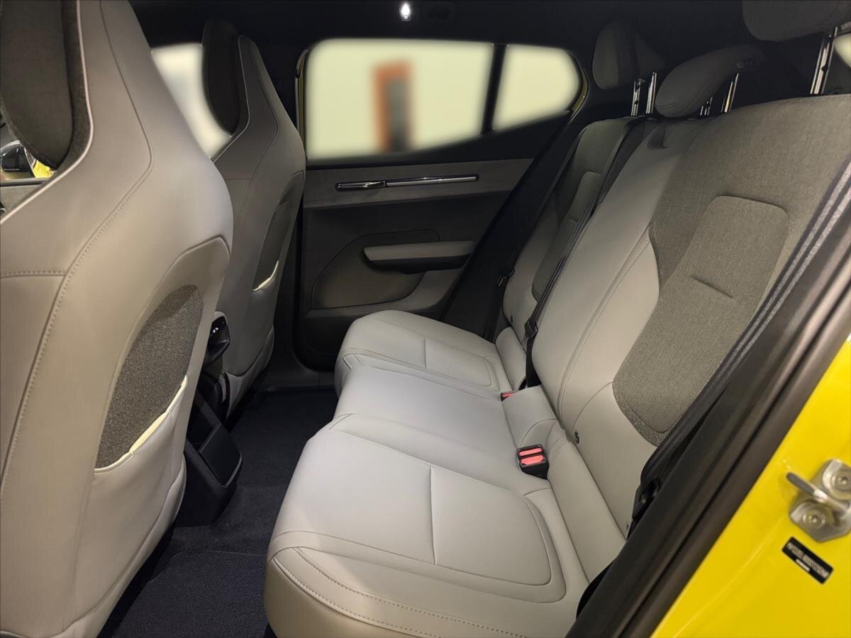 Volvo EX30 SUV / Terénní 0,0 200 kw