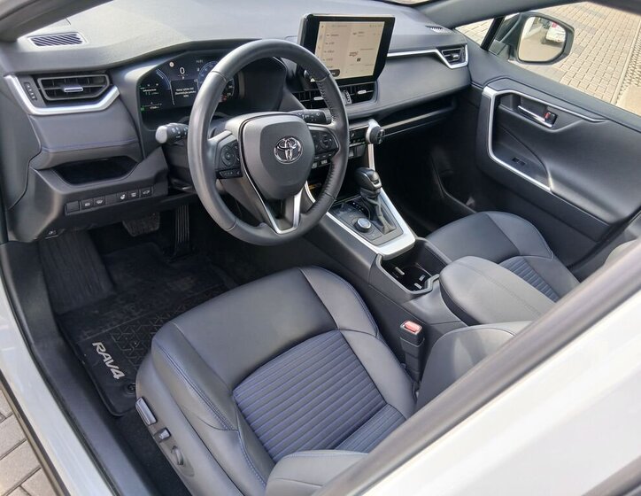Toyota RAV4 SUV / Terénní 2,5 l 131 kw