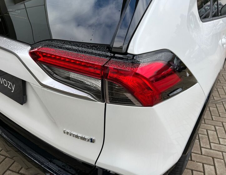 Toyota RAV4 SUV 2,5 l 131 kw