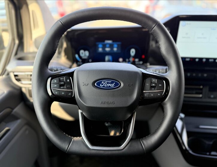 Ford Tourneo Custom 26