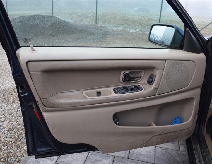 Volvo V70 Kombi 2,5 l 103 kw