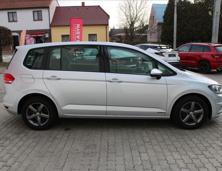 Volkswagen Touran Kombi 1,2 l 81 kw