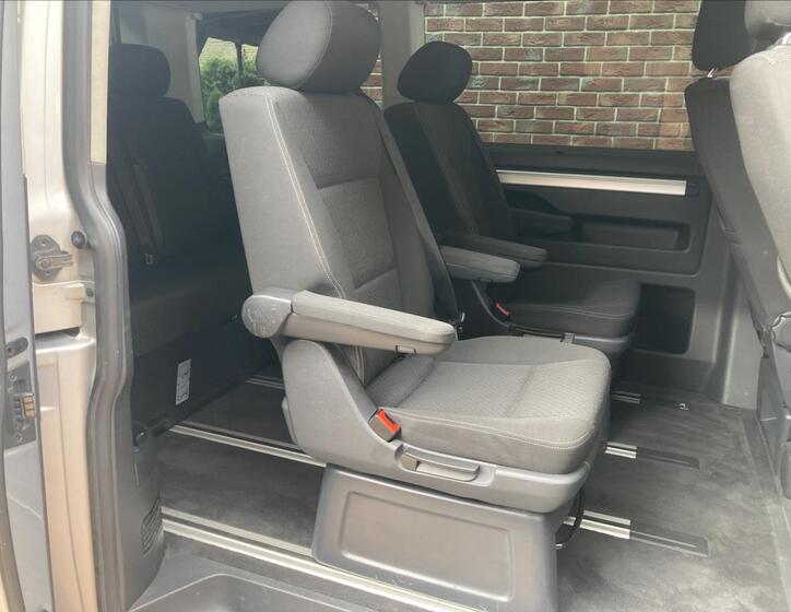 Volkswagen Multivan 10