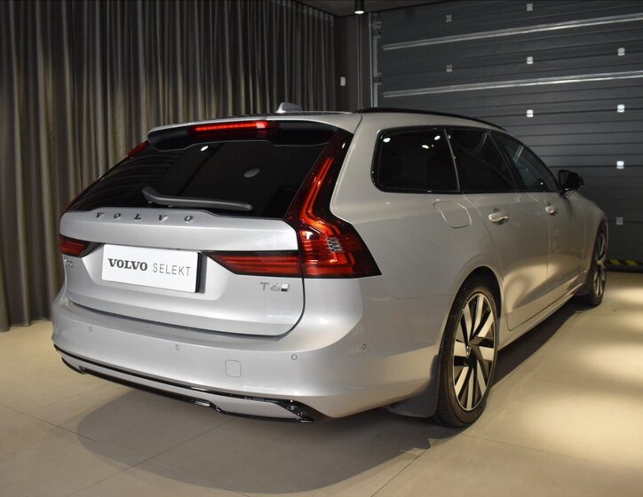 Volvo V90 Kombi 2,0 l 186 kw