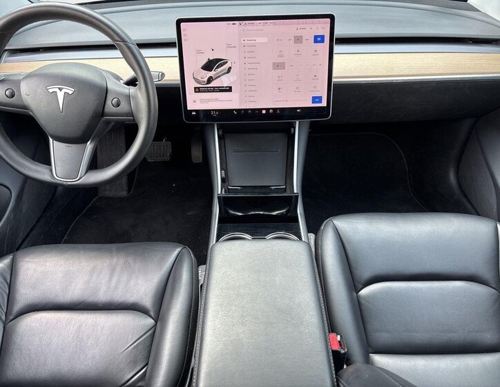 Tesla Model 3 Hatchback 0,0 225 kw