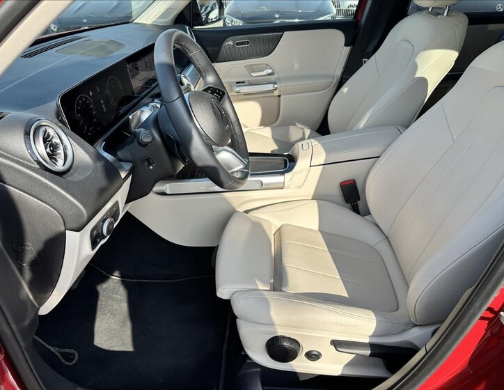 Mercedes-Benz GLB SUV / Terénní 2,0 l 140 kw
