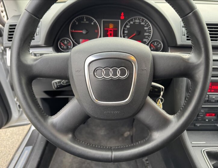 Audi A4 Kombi 2,0 l 103 kw