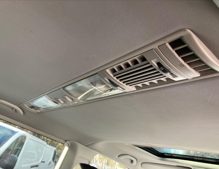 Volkswagen Caravelle 6