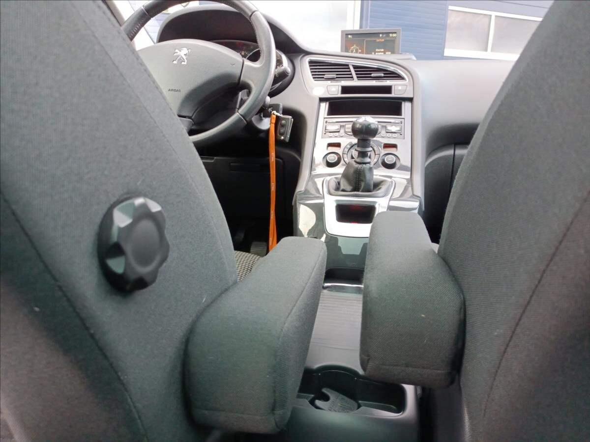 Peugeot 5008 SUV 1,6 l 88 kw