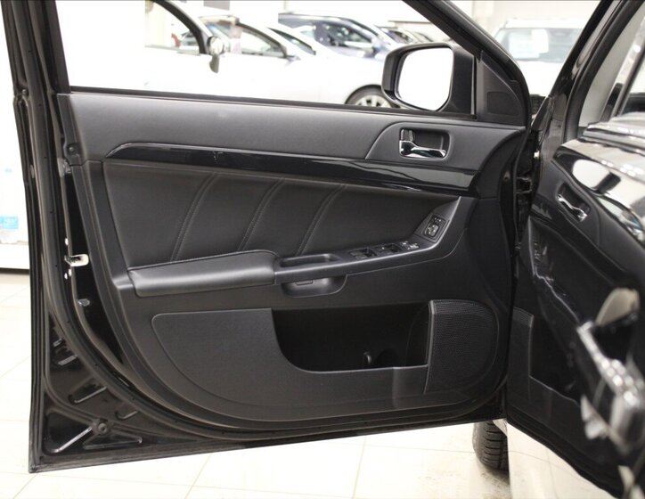 Mitsubishi Lancer Liftback 1,6 l 86 kw