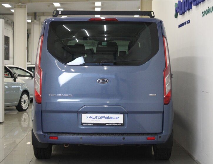 Ford Tourneo Custom 4