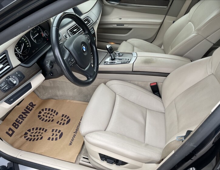 BMW Řada 7 22