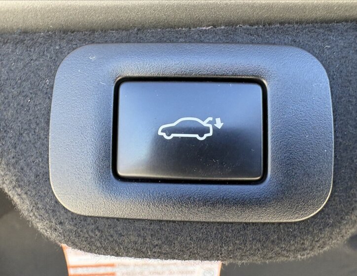 Lexus ES 300h Sedan / Limuzína 2,5 l 131 kw