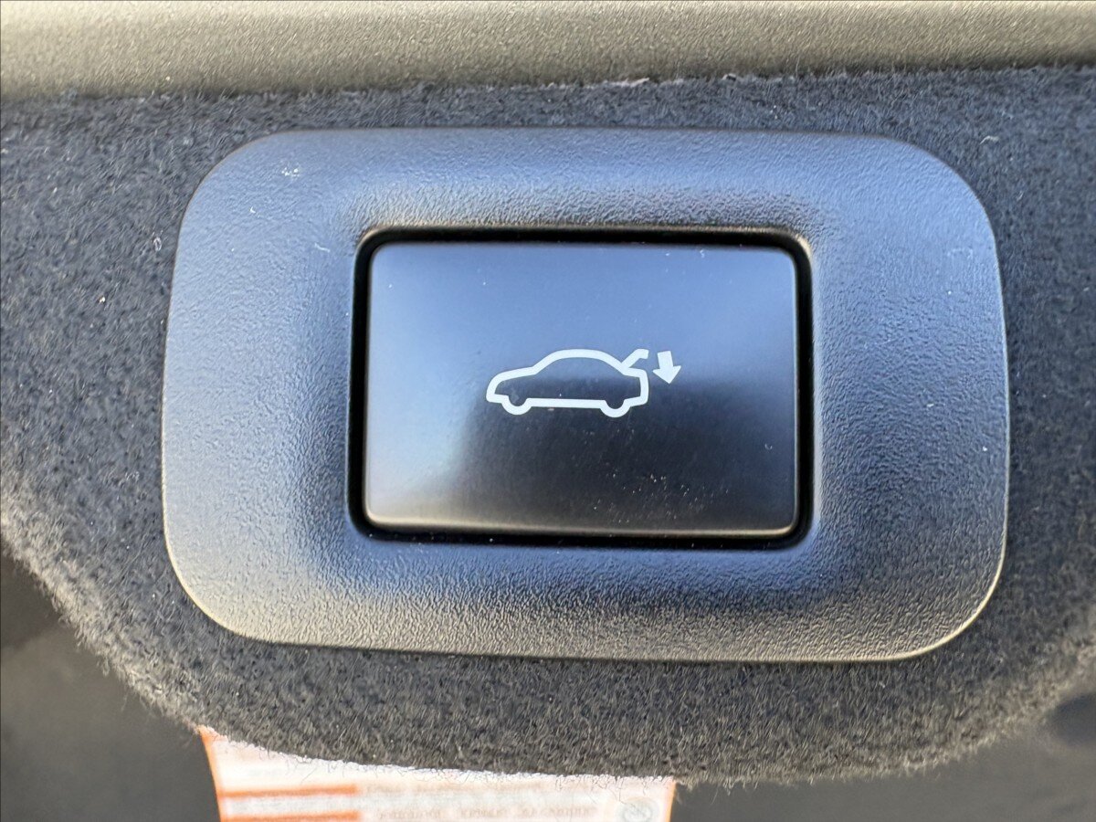 Lexus ES 300h Sedan / Limuzína 2,5 l 131 kw