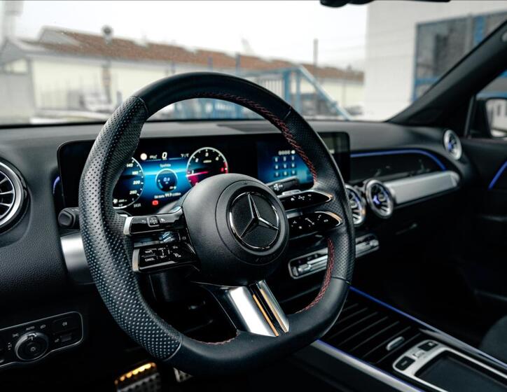 Mercedes-Benz GLB 13