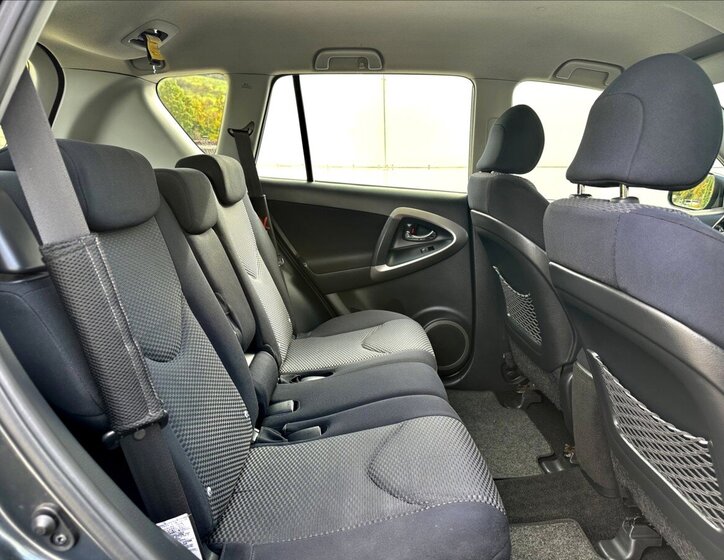 Toyota RAV4 SUV 2,2 l 100 kw