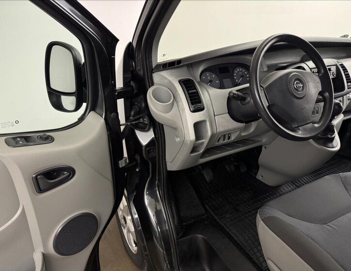 Opel Vivaro Kombi 2,5 l 107 kw