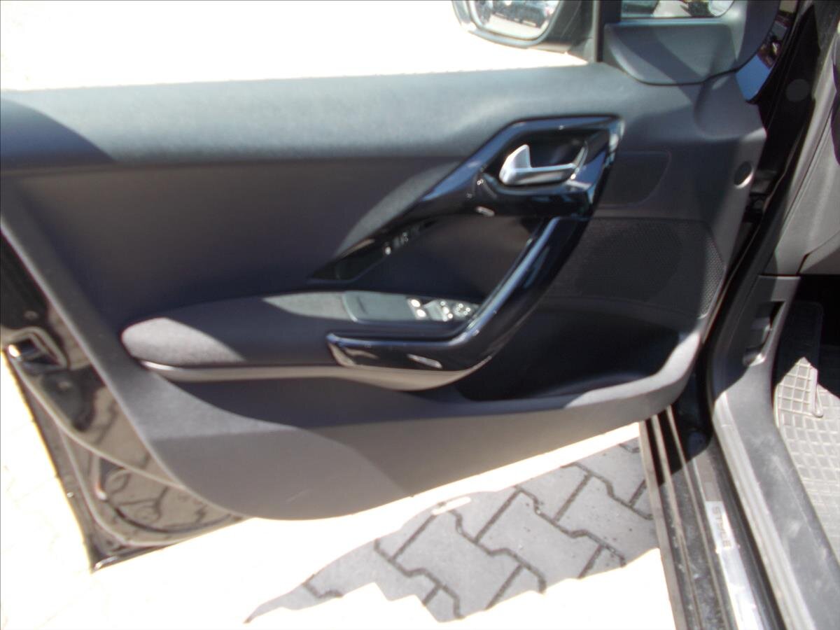 Peugeot 208 Hatchback 1,2 l 60 kw