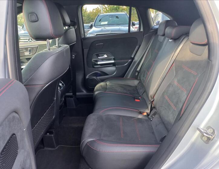 Mercedes-Benz GLA 10