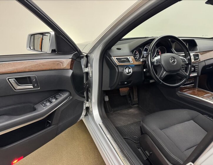 Mercedes-Benz Třídy E 33