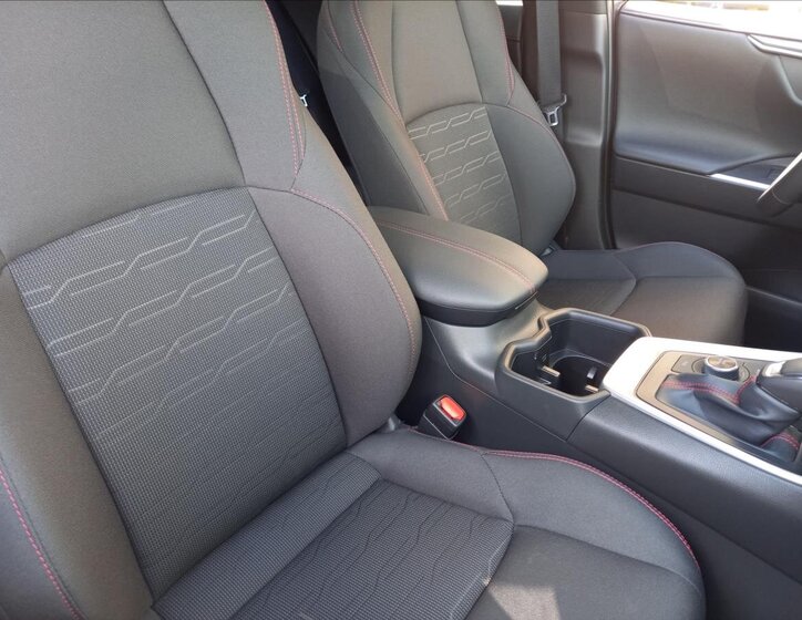 Toyota RAV4 SUV / Terénní 2,5 l 136 kw