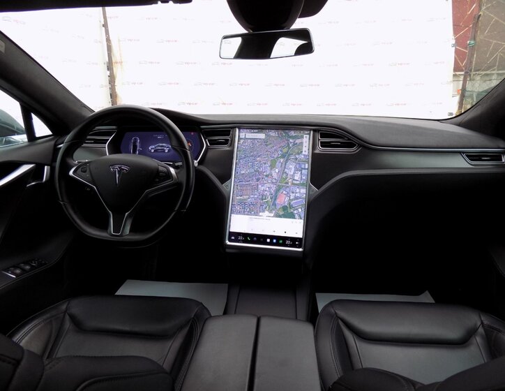 Tesla Model S 22