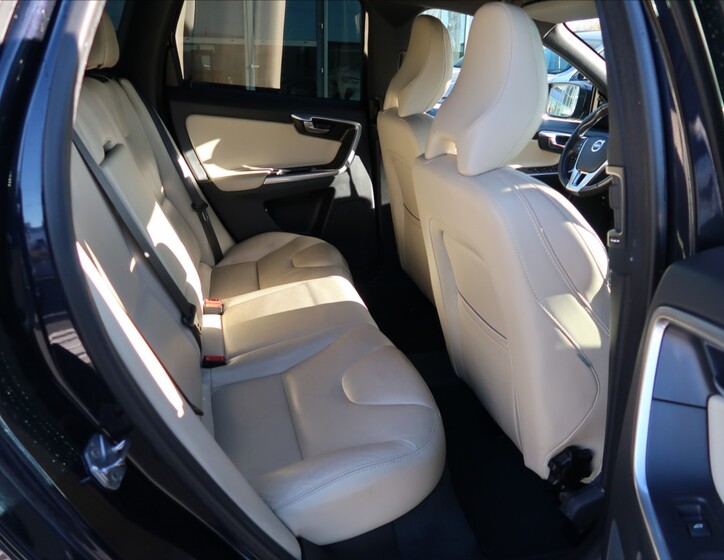 Volvo XC60 11