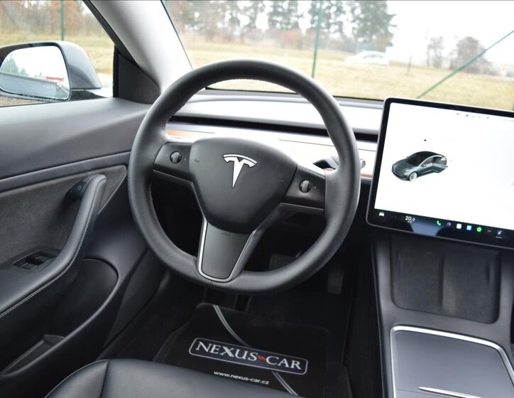 Tesla Model 3 Sedan 0,0 366 kw
