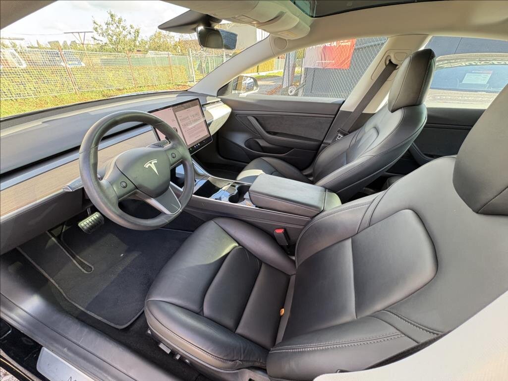 Tesla Model 3 Sedan 0,0 239 kw