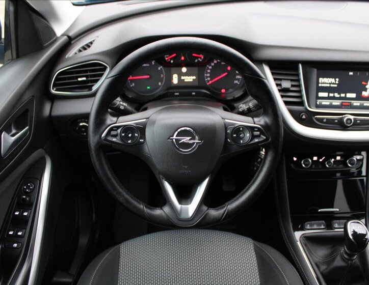 Opel Grandland X SUV / Terénní 1,2 l 96 kw