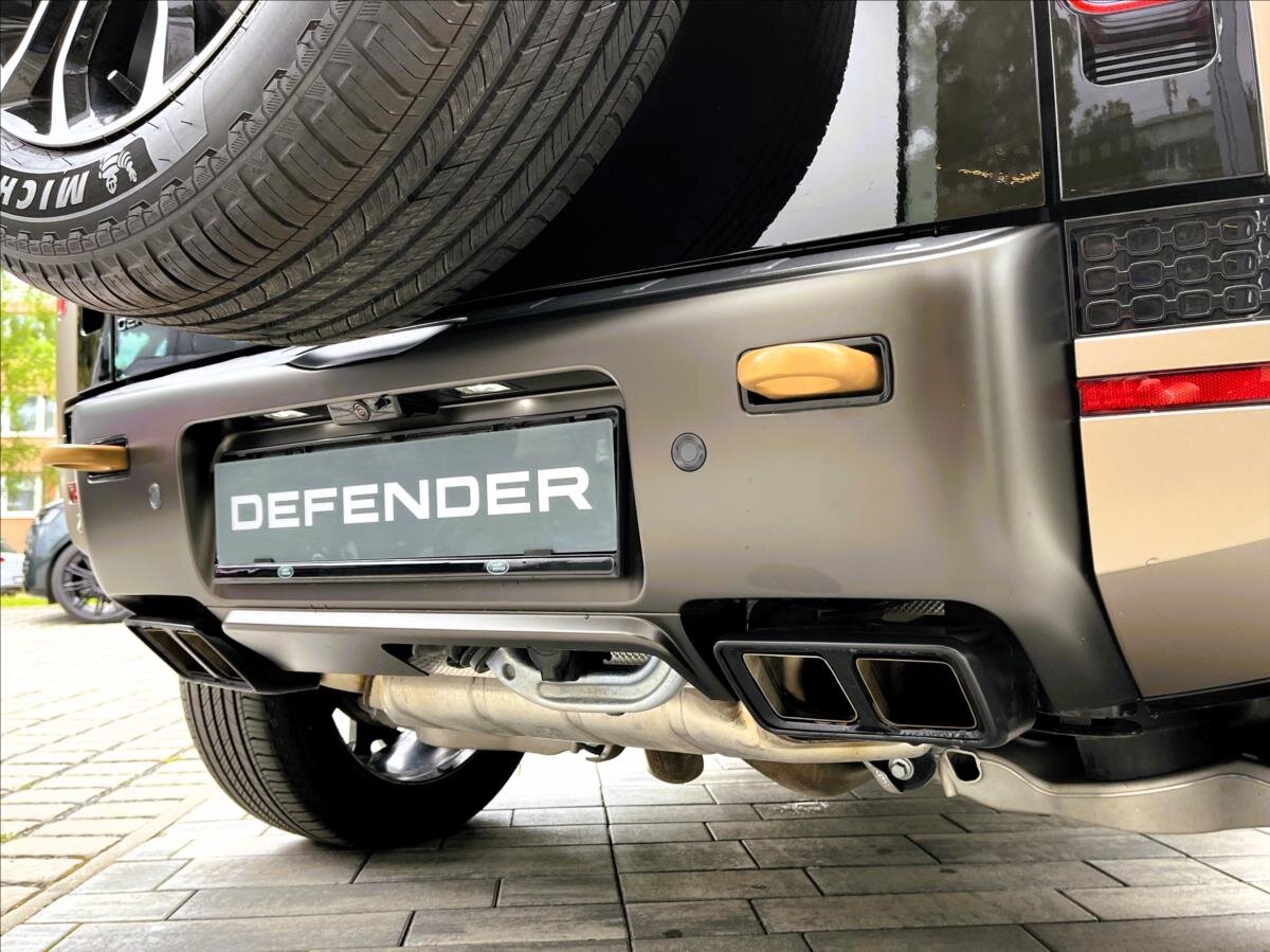 Land Rover Defender SUV / Terénní 4,4 l 467 kw