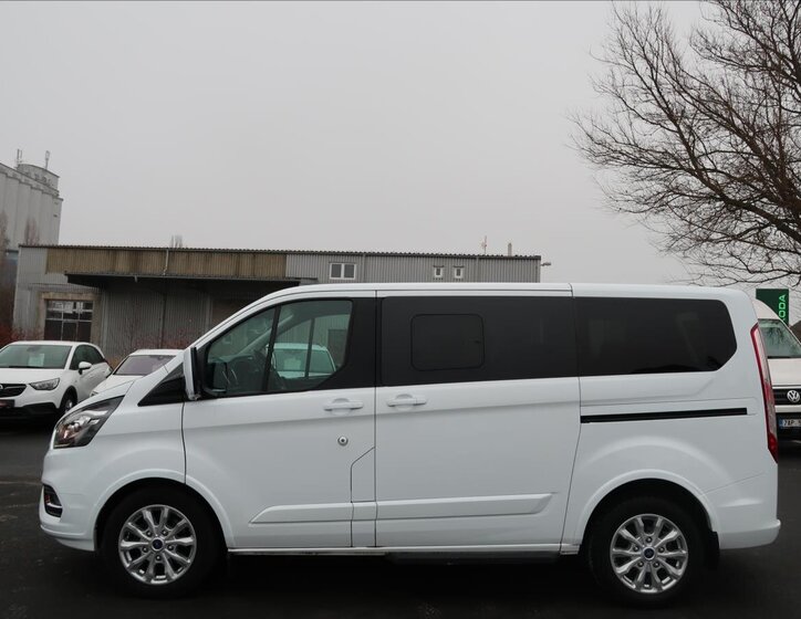 Ford Tourneo Custom 6