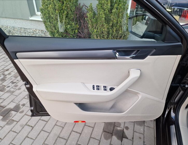 Škoda Superb Liftback 1,5 l 110 kw