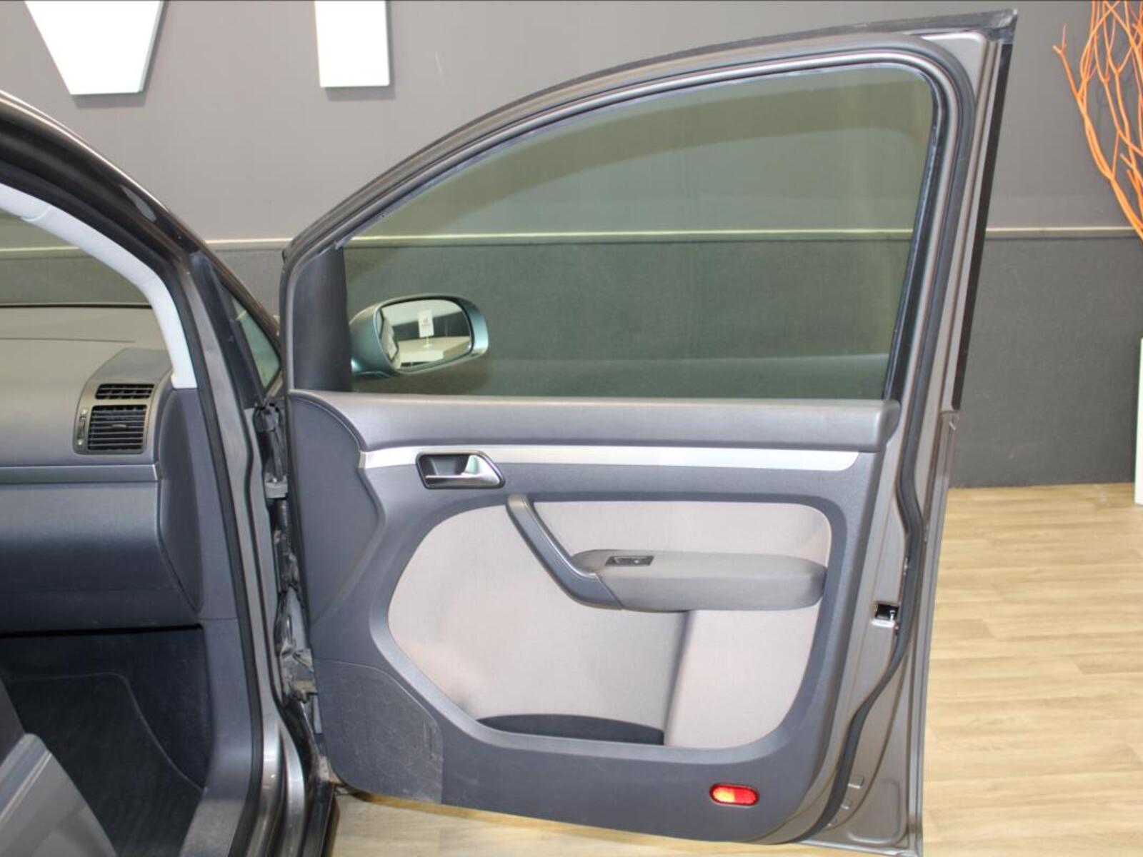 Volkswagen Touran 23