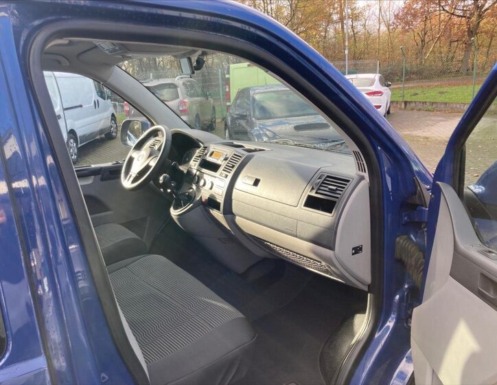 Volkswagen Caravelle 25