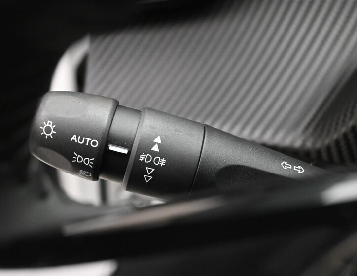 Peugeot 2008 SUV 1,5 l 81 kw