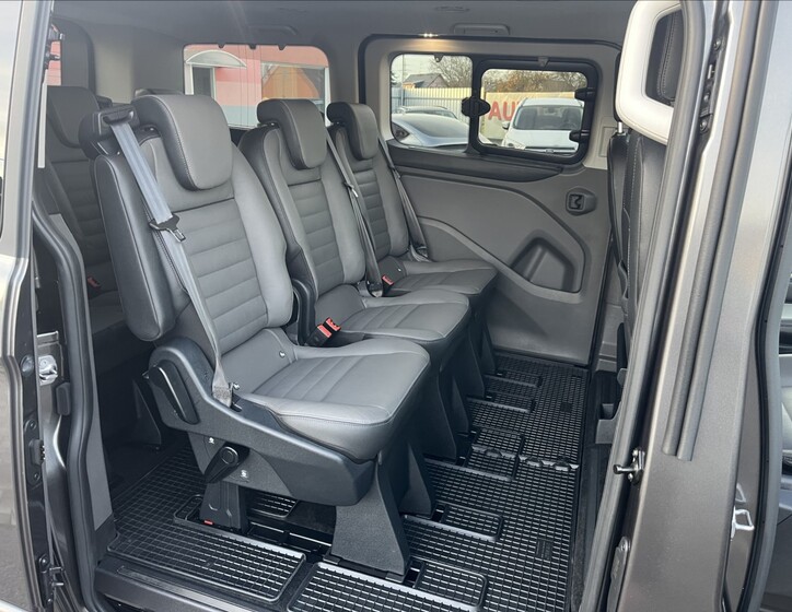 Ford Tourneo Custom 25