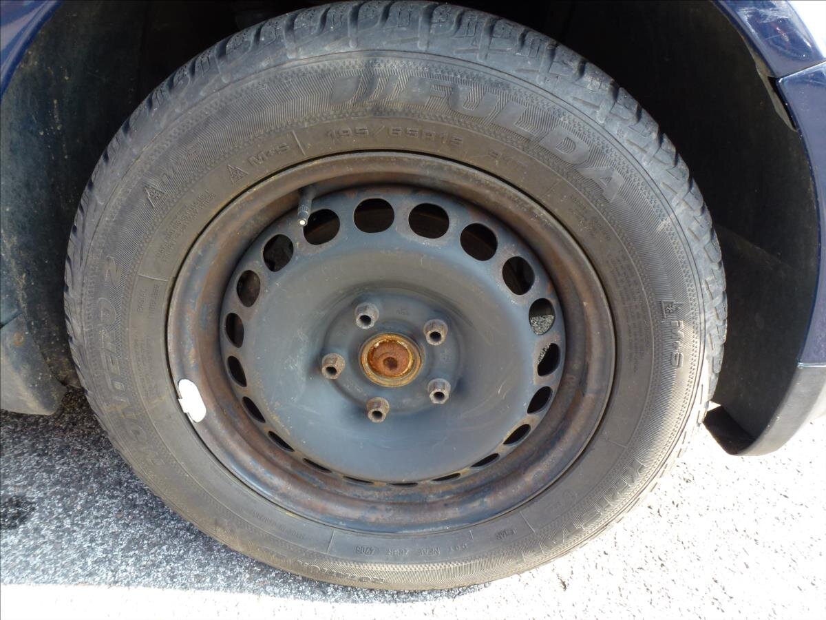 Volkswagen Passat Kombi 1,6 l 74 kw