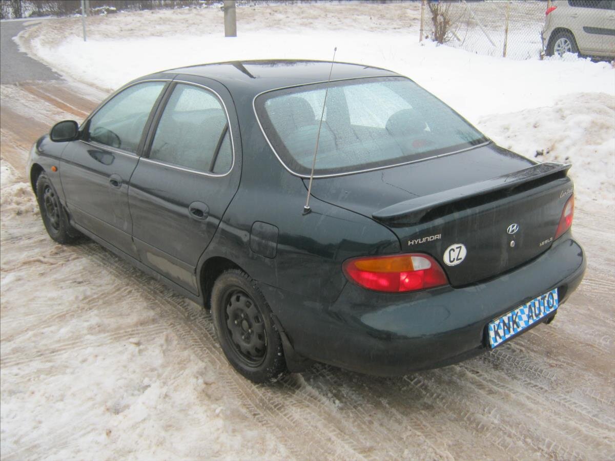 Hyundai Lantra Sedan 1,6 l 83 kw