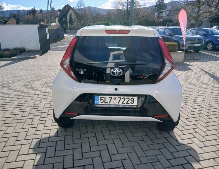 Toyota Aygo Hatchback 998,0 53 kw