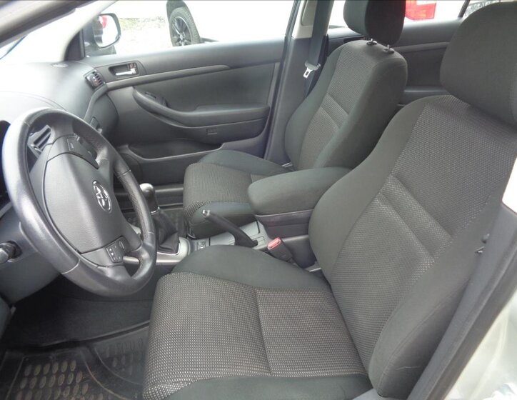 Toyota Avensis Kombi 2,0 l 108 kw