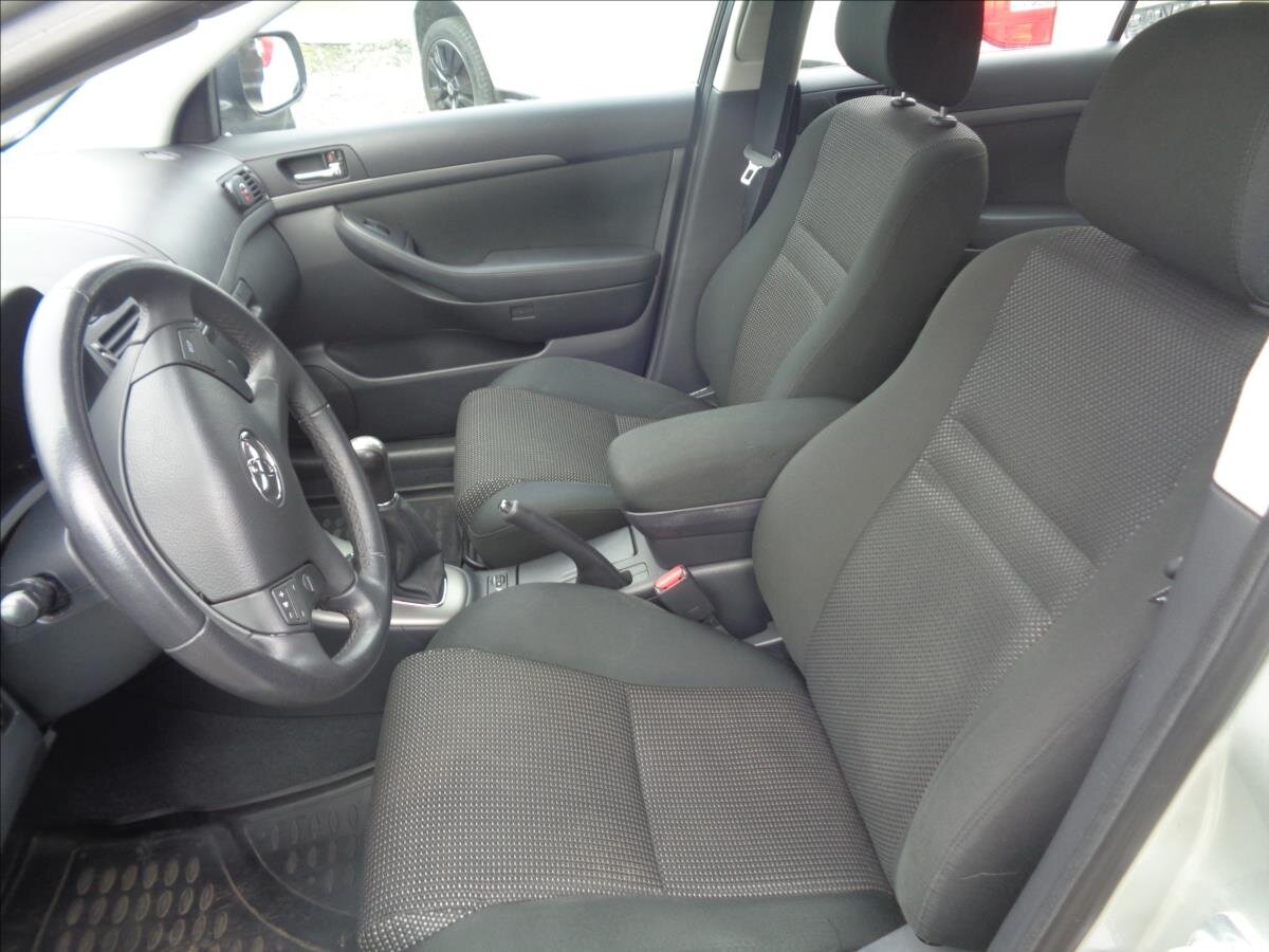 Toyota Avensis Kombi 2,0 l 108 kw